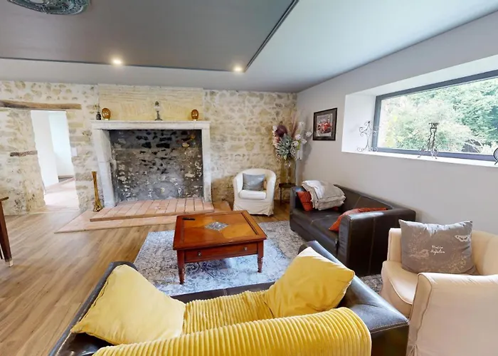 Les Grands Ormeaux - Elegance & Piscine Chauffee 펜션