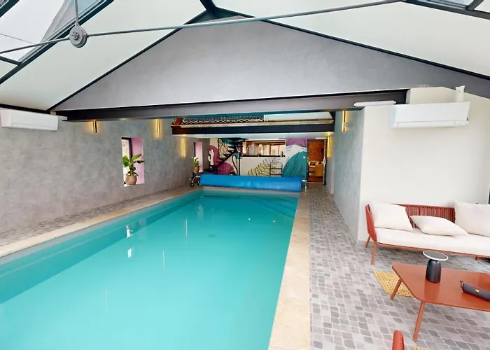 Les Grands Ormeaux - Elegance & Piscine Chauffee 펜션 *